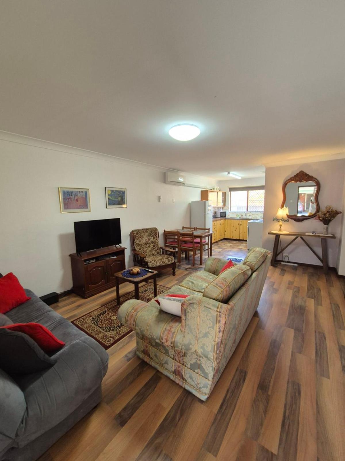 Champion Bay Beach Unit, With Own Carport, Geraldton Exteriör bild